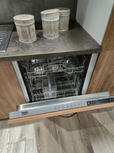 Beko Vaatwasser open detail Mira 257x272 cognac mat wit 5295 euro AR 1627