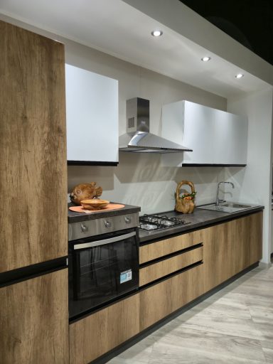 Mira Emily 360 links hoge kasten canyon parel cement met koelkast en oven 3795 euro AR 73