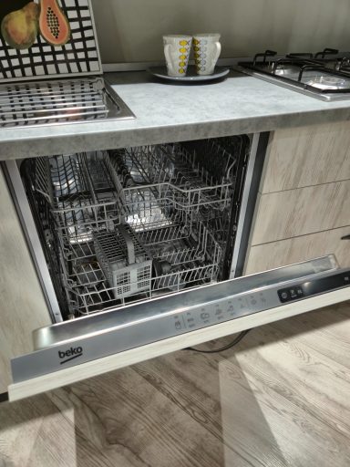 Keuken Mira Vizier links Beko vaatwasser open RVS