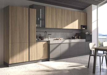 Moderne Italiaanse designkeuken met hoge houten kasten en kookgedeelte Moderne Italiaanse designkeuken met hoge houten kasten en kookgedeelte