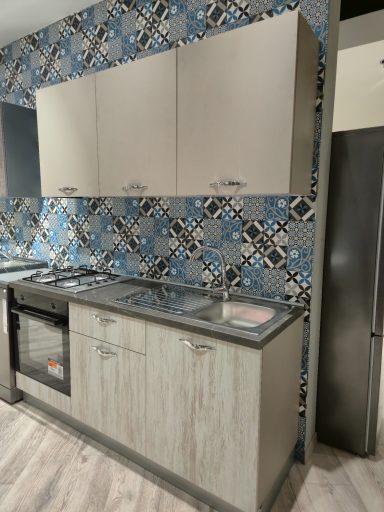 Kleine complete keuken 180x60 wit eik mat taupe met mozaïek achterwand totaal
