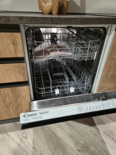 Candy vaatwasser open in Mira Emily 360 links complete keuken 3795 euro AR 73
